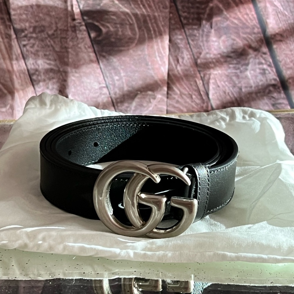 Gucci GG Silver Buckle Leather Belt